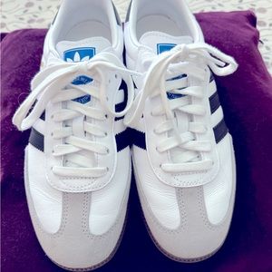 Women’s Adidas SAMBA shoes size 8.